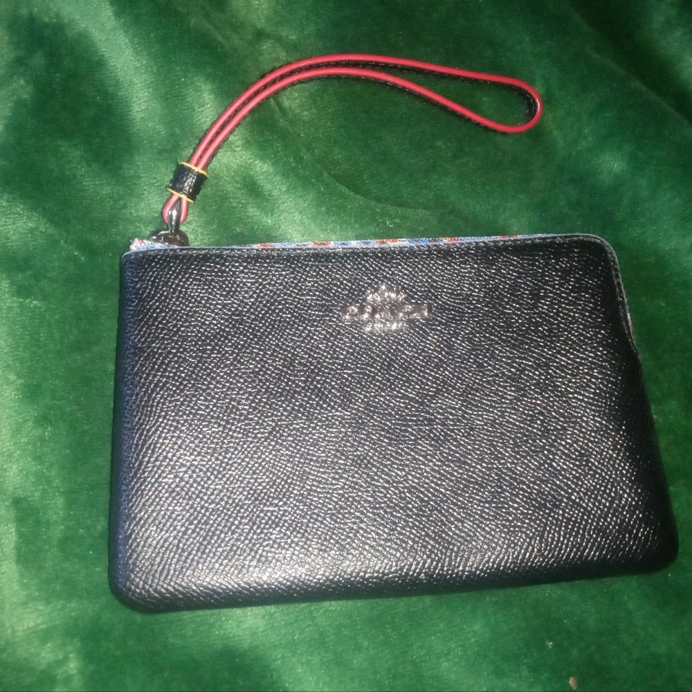 Coach wristlet - Picture 4 of 6